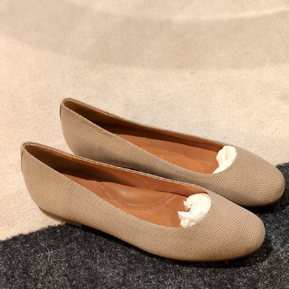 Gentle Souls Beige Perforated Ballet Flats Size 11